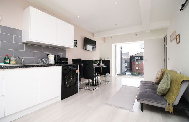 Skyline Immaculate 2-bed Apartment in Swansea - Photo 12