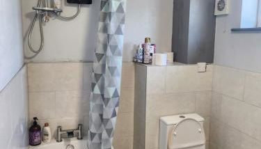 Spacious, 3 double bedroomed, free parking, 9 mins Elland Rd, nr Leeds City Centre - Foto 4