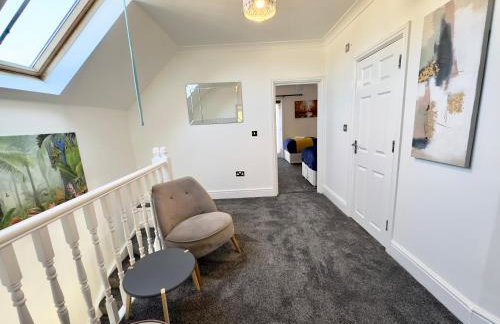Spacious 3-Bed Home with Garden, Private Parking, Smart Tv's, Fast Wi-Fi - Photo 32