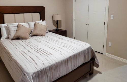 Pool, Patio and Yard Chic South Texas Home - Foto 17