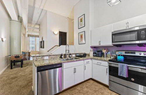 2BR Downtown Gem with Arcade games! - Sleeps 7 - Near Convention Center - Stadium - Photo 48