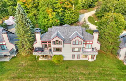 Stratton Mountain Condo with a Hot Tub! Sleeps 12! - Photo 31