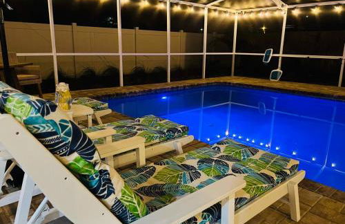 Luxury heated-pool home blocks from the beach - Foto 7