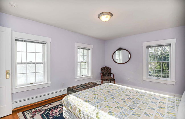 4 BDR w/ Private Hot Tub, Backyard and Deck! - Photo 2