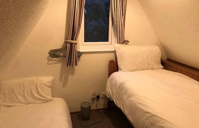 Chalet-sleeps6-parking-garden-pool - Foto 4