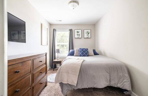 6 Bedrooms Sleeps 16 Great Area - Photo 8