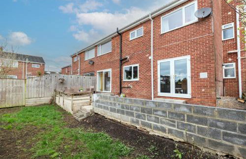 Stunning Bishop Auckland House with 5-bedrooms & 8 Beds Sleeps 12 with Free Parking by PureStay - Foto 73