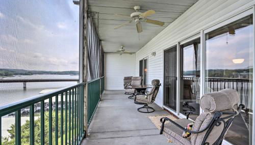 Lakefront Balcony and Pool Access Camdenton Condo - Foto 3