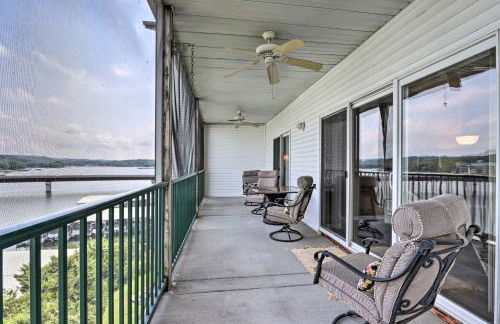 Lakefront Balcony and Pool Access Camdenton Condo - Foto 3