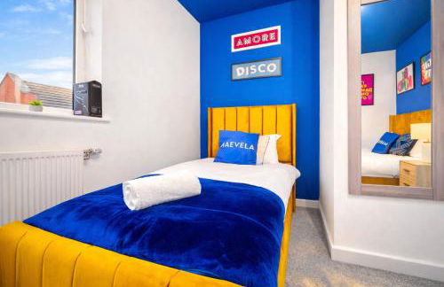 2 Bedroom House with 4 Beds, 3 Doubles & 1 Single - In Salford, 10 mins Uber from Manchester City Centre - Located in Salford close to Old Trafford, Manchester united, Trafford Park, Salford Quays & more! With Garden & Parking - By MAEVELA Manchester - Foto 10