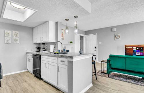 Relaxing 2BR Apartment with Pool and Gym - Foto 1