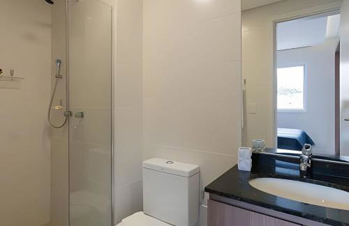 Studio prox shopping Curitiba Wifi, TV a Cabo e ar by UROOMS - Foto 17