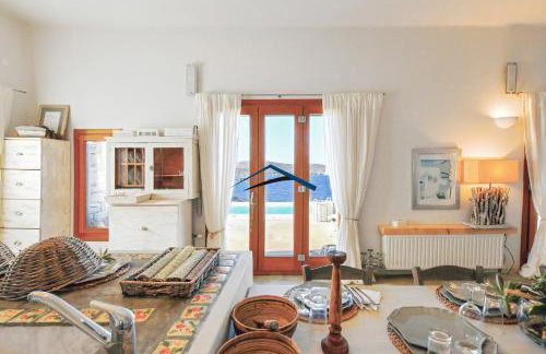 The Charming Waterfront Retreat, with a swimming pool & direct access to the sea, ideal for large families, or a group of friends - Foto 20