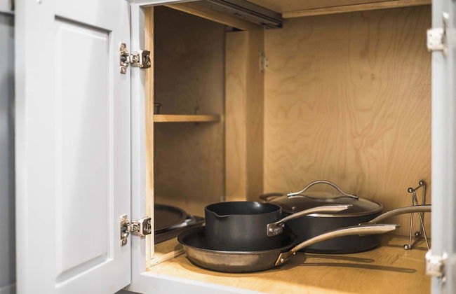 Charming Escape With Stylish Decor & Outdoor Space - Foto 31