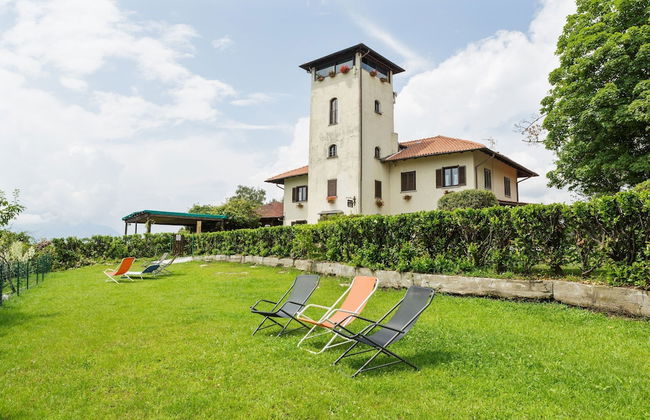 Unique Holiday Experience in Greenery near Lake - Foto 1