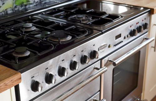 LONG TERM STAY SPECIAL OFFER AVAILABLE! 5-Bedroom Spacious, Stunning Design, Sociable Areas & Cosy House Near South Downs Park, Sleeps 11 with GAMES Room, PRIVATE PARKING and GARDEN - by Blue Puffin Stays - Foto 29