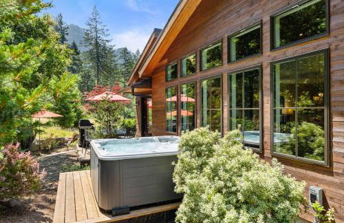 Mountain-View Retreat with Hot Tub & Waterfalls - Foto 47