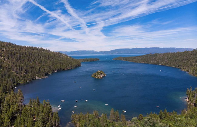 Everett by Avantstay 5mins to Palisades Tahoe! w/ HOT TUB - Photo 34