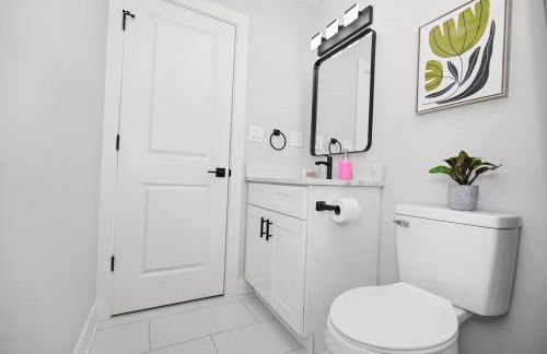 Cozy 3BR Retreat Sleeps 8 with Free Parking Near University of Illinois Chicago, Medical District & West Loop - Foto 22