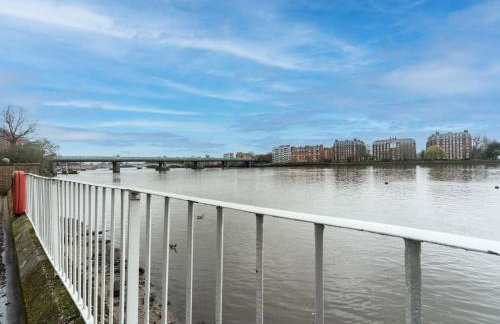 Chic & Cozy Flat in SW London, Perfect Location! - Pass the Keys - Foto 28