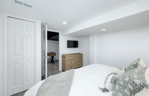 Main Street Retreat Hot Tub Sleeps 8 - Foto 33