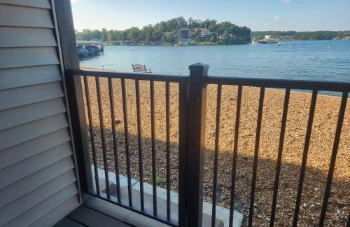 Lakefront condo with a VIEW Osage Beach - Foto 19