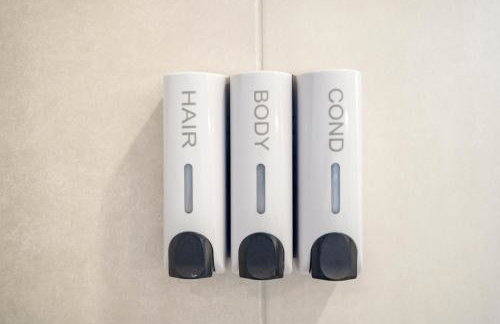 Spacious 3 Bed House near MD Anderson with Free Parking & Wi-Fi - Photo 42