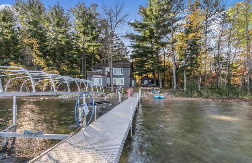 Renovated Lake Cabin with Fire Pit and Kayaks - Photo 58