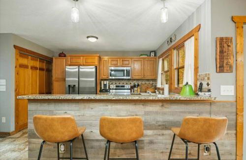 4 BR Mountain Cabin with Hot Tub & Fire Pit in GA - Foto 14