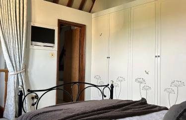 Heritage Cottage with a Pool - Photo 39