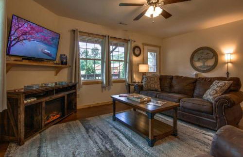 Train Rides, Trails and Casino Fun is Your Smoky Hub - Foto 7