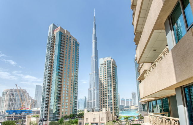 Maison Privee - Radiant Urban Retreat with Iconic Burj Khalifa Vws - Photo 27