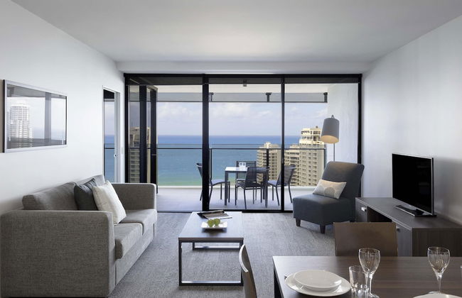 Mantra Circle on Cavill - Photo 30