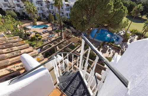 Stylish Penthouse Duplex at Matchroom Country Club - Photo 36