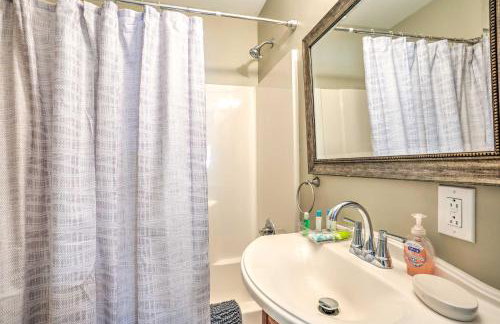 Secluded Chattanooga Getaway w/ Deck + Yard! - Foto 17