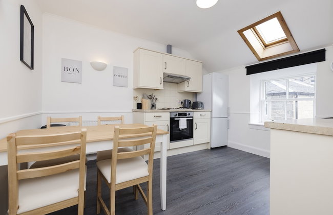 JOIVY Beautiful 2-Br Mews Home, Near Princes Street - Foto 16