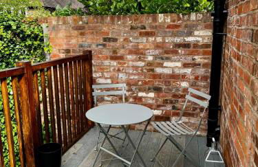 Flower Cottage by Ludlow Castle with Onsite Parking - Photo 31