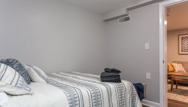 Mid Century Gem Comfort, Close to Train 3bd - Foto 5, Habitación