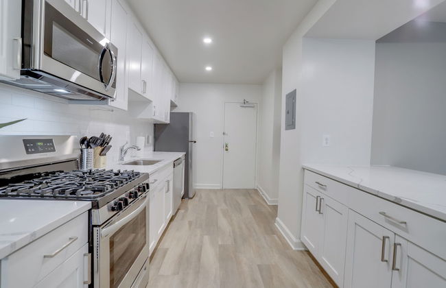 Elegant Apartments Near the Pentagon - Photo 72