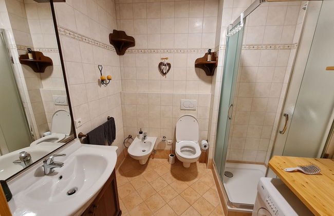 Apartment With Balcony and Mountain Views - Photo 15