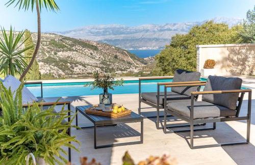 Villa Ani! Traditional and luxurious 4-bedroom villa with heated pool and sea views - Foto 4