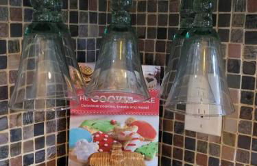 Entire 2br 2ba hilltop view home Sleeps 8 pets 4 acres Jacuzzi Central AC Kingbeds Office Free WiFi Parking Full Kitchen Refrigerator Washer Dryer Furnished Three 3 Large Sunset Dining Patios Grill Stovetop Oven Hiking Wildlife Firepit Quiet very Secluded - Foto 46