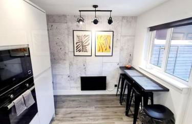 Lovely house with back garden - PRIVATE driveway - Foto 13