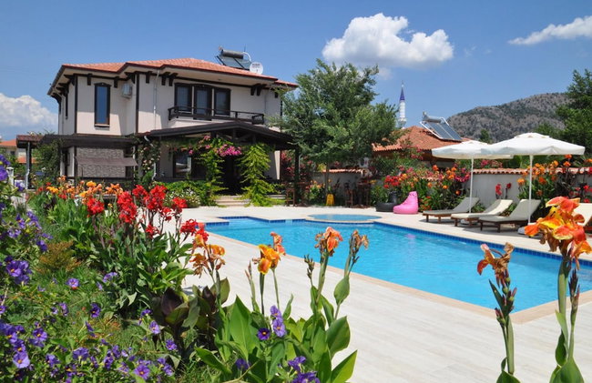 Beautiful 4-bed Villa Private Pools - Photo 1