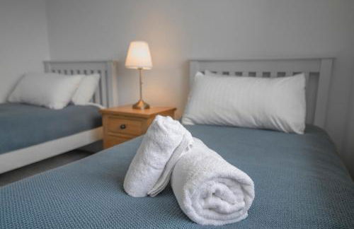 Heathercroft House-Modern 3 bedroom house with stunning views - Photo 21