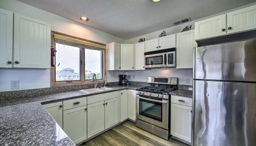 Avon Home on the Channel with Hot Tub and Deck! - Foto 4