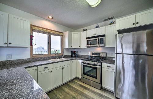 Avon Home on the Channel with Hot Tub and Deck! - Foto 4