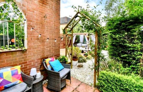 Cosy Garden Accommodation, Private Hot Tub & Four Poster Bed - Photo 10