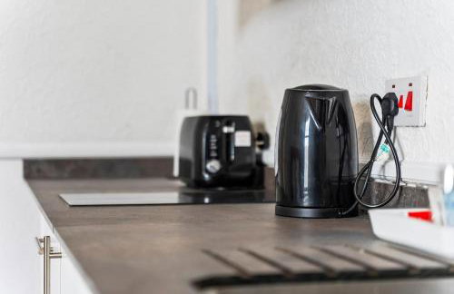 Central Dudley Stay-Sleeps 3, Kitchen&Free Parking - Photo 9