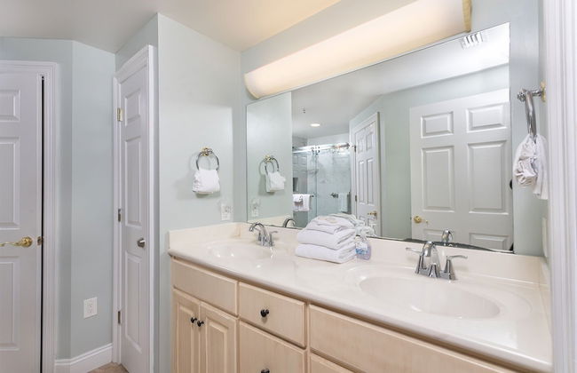 Wondrous Oceanfront Condo with Free Poolside WiFi - Unit 1105 by RedAwning - Foto 14